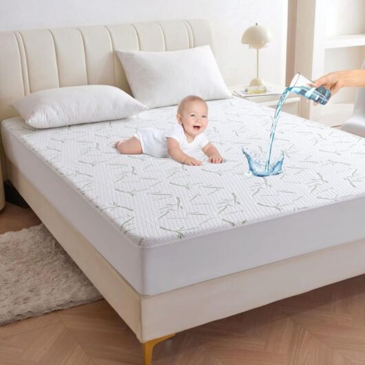 Waterproof & Breathable Mattress Protector 150x200x30 cm - Urine-Proof Mattress Pad - Protective Cover for Babies & Adults - 30 cm Deep