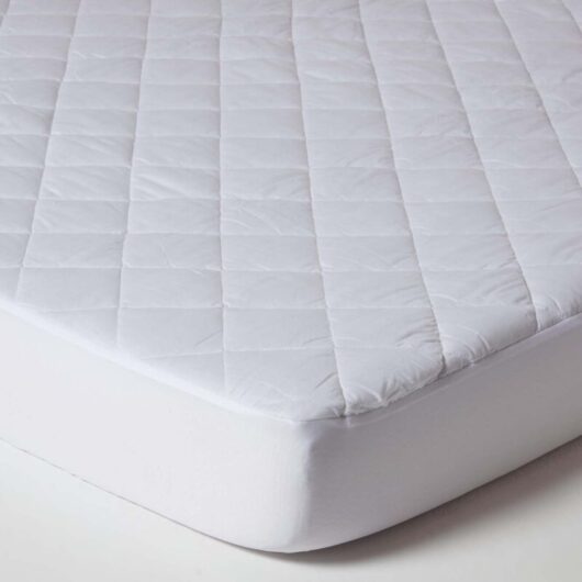 HOMESCAPES Quilted Waterproof Mattress Protector, Euro 160 x 200 cm