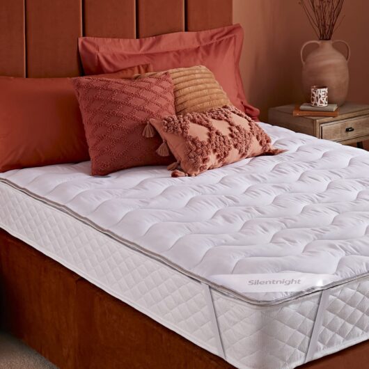 Silentnight Heat Genie Self Heating Mattress Topper White